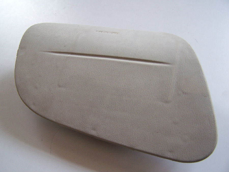 汽车安全气囊盖